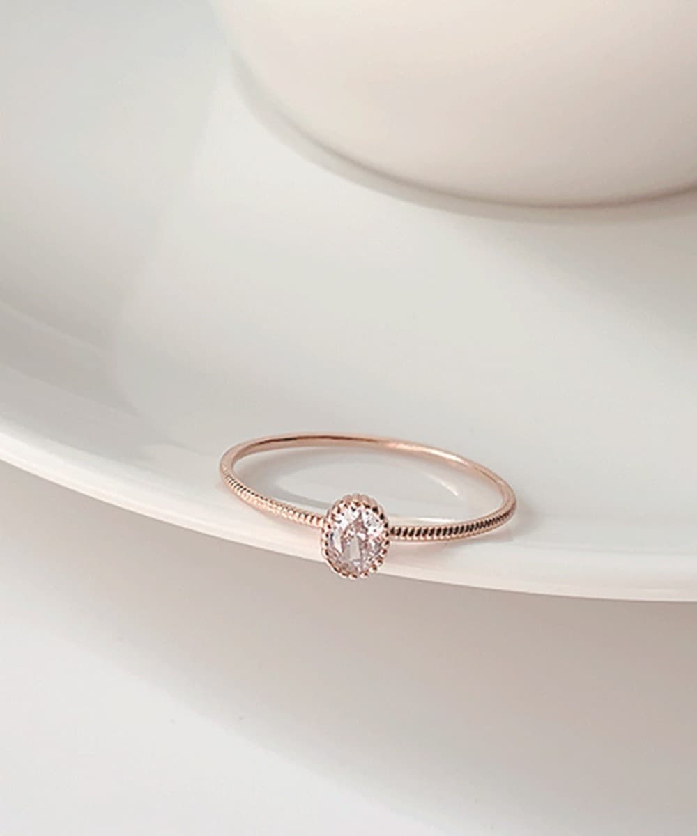 White Oval-cut Cubic Zirconia Ring In 925 Silver