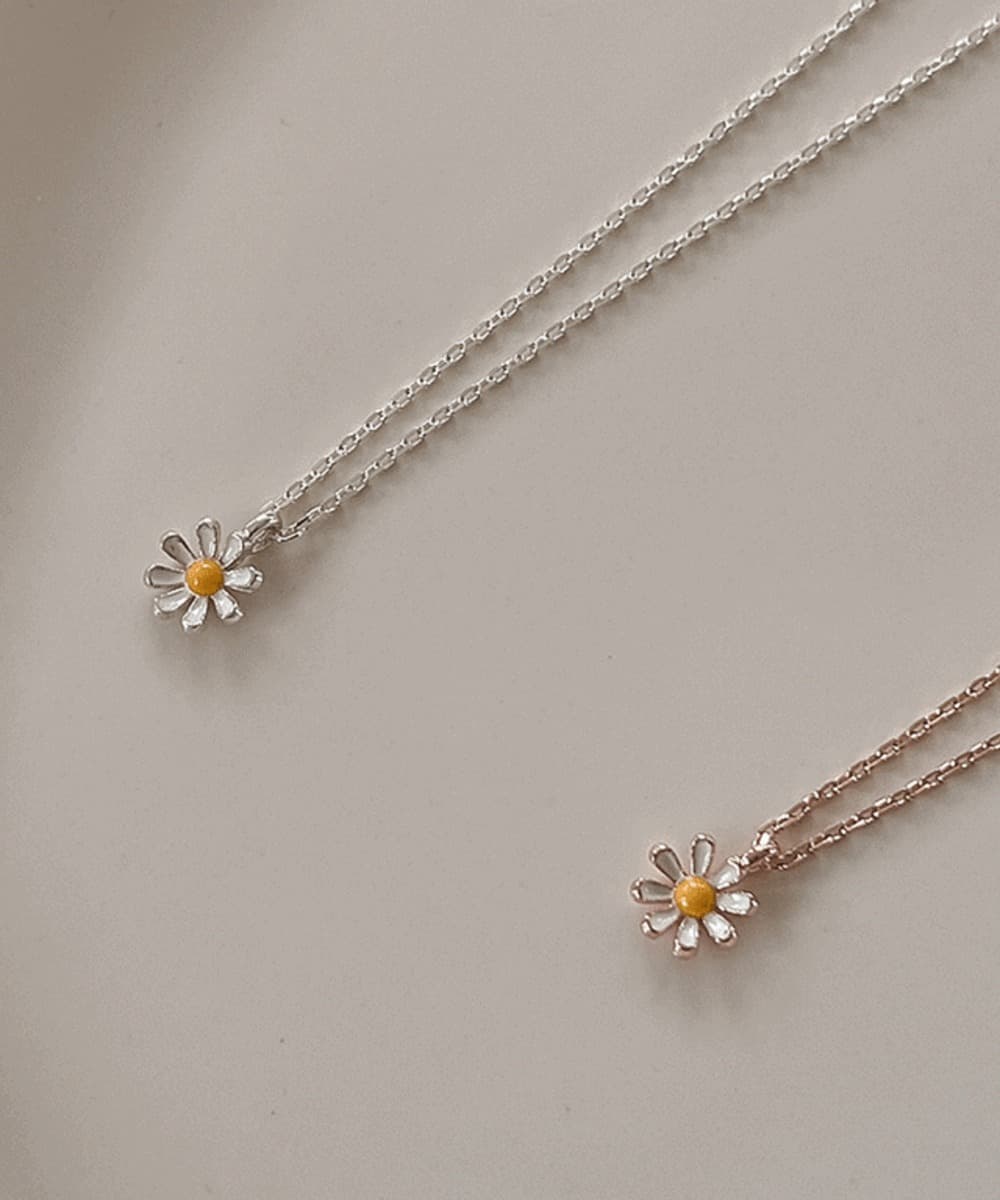 Silver Daisy Flower Pendant Necklace (2 Colors)