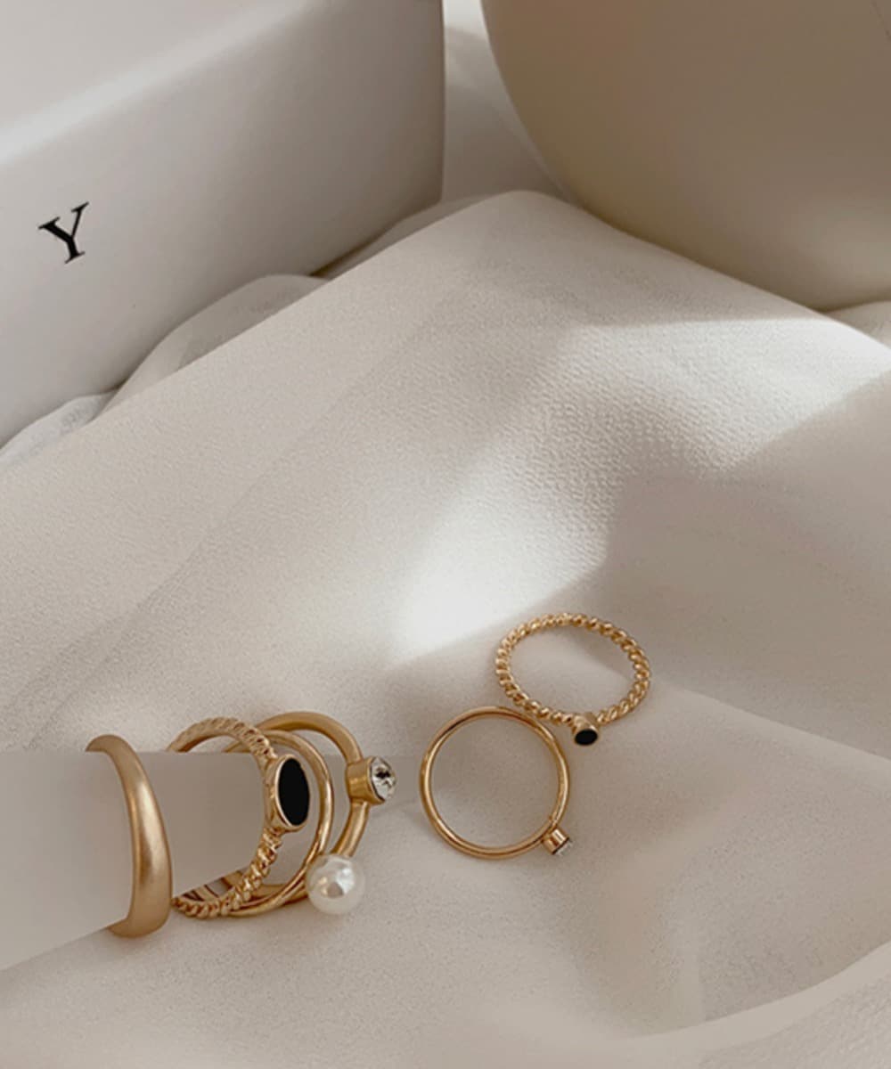 Layered Black Point Ring Set